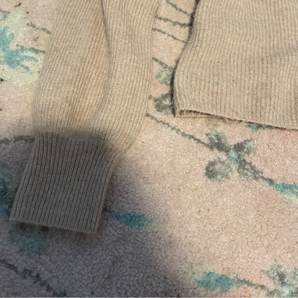Express Cream and tan sweater with a slight flare at the bottom of sleeve - Picture 3 of 6